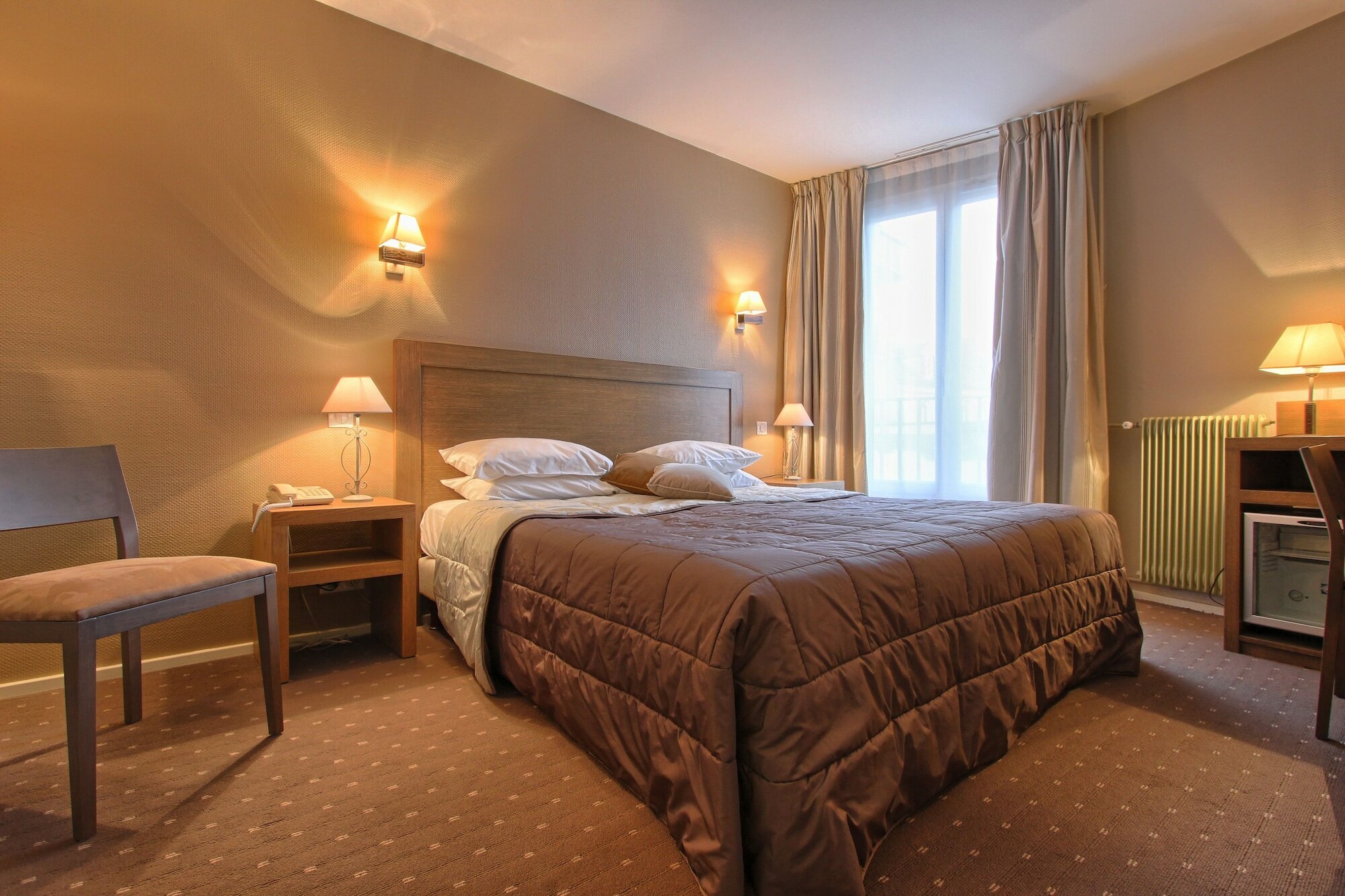 Фото Campanile Chartres Centre - Gare - Cathédrale