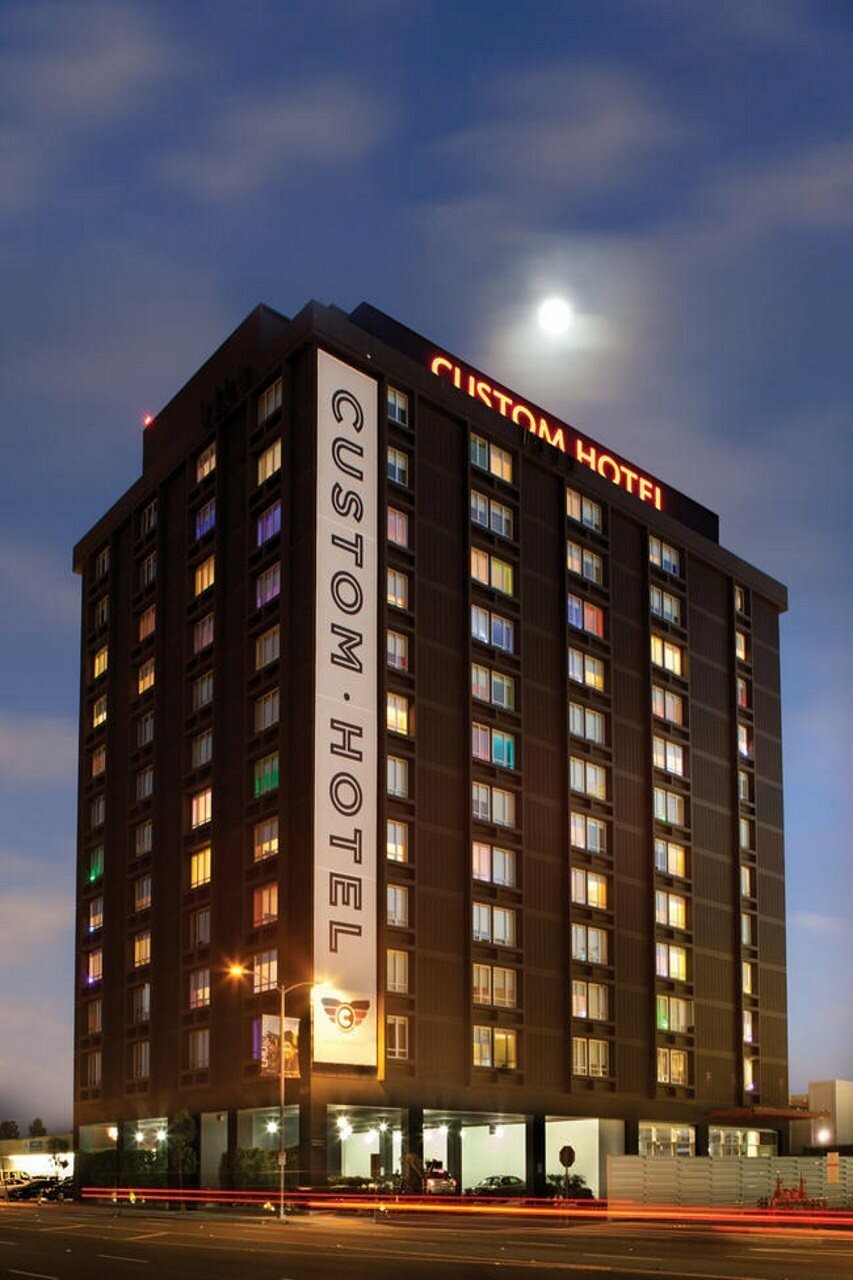 Фото June West La