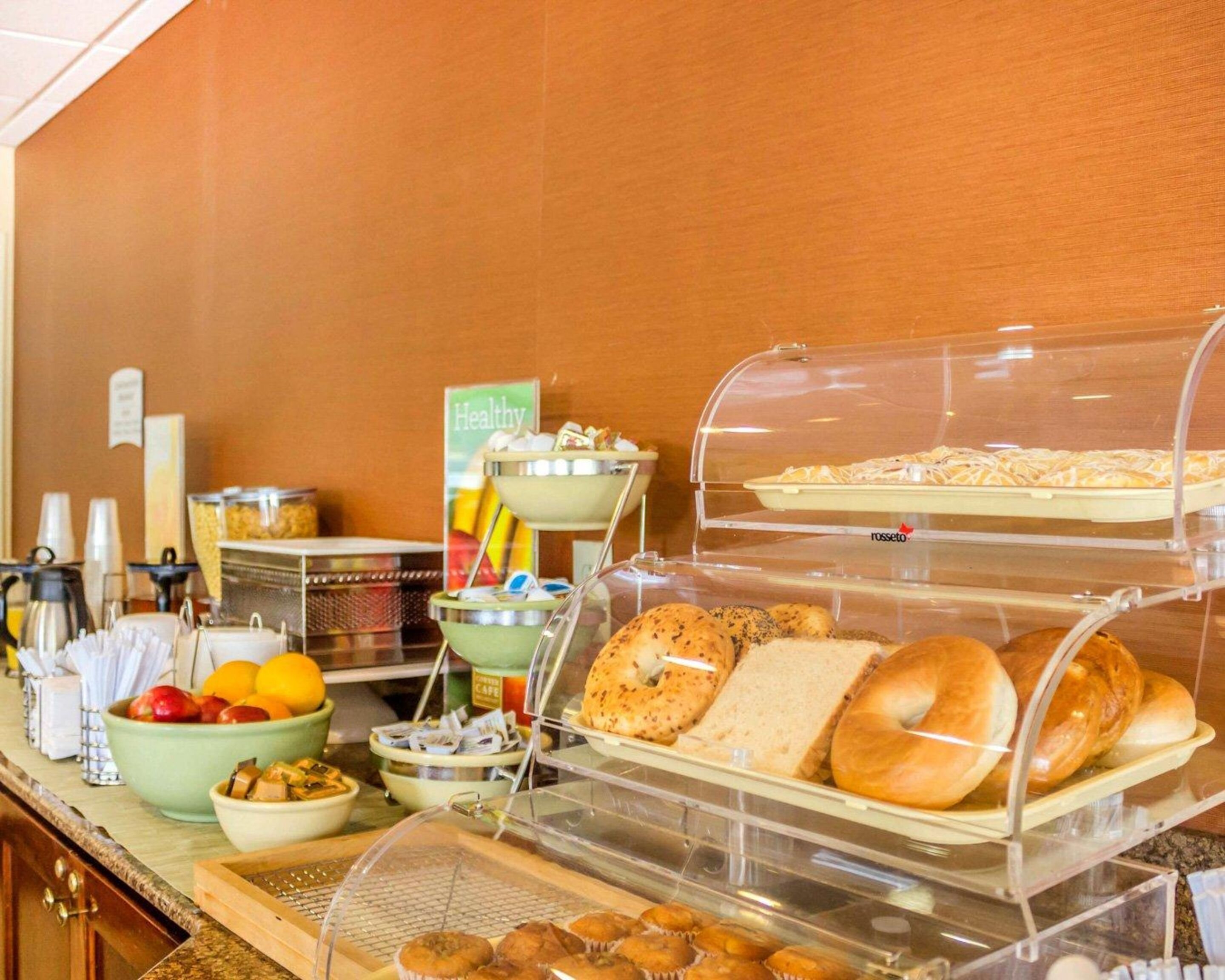 Фото Clarion Inn New London - Mystic