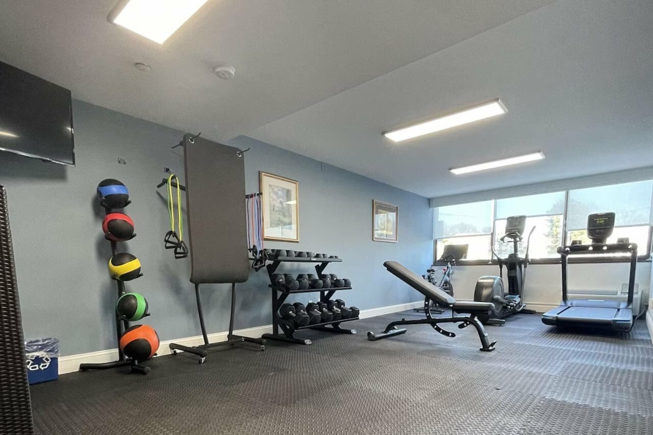 Фото Best Western Rutgers University Hotel