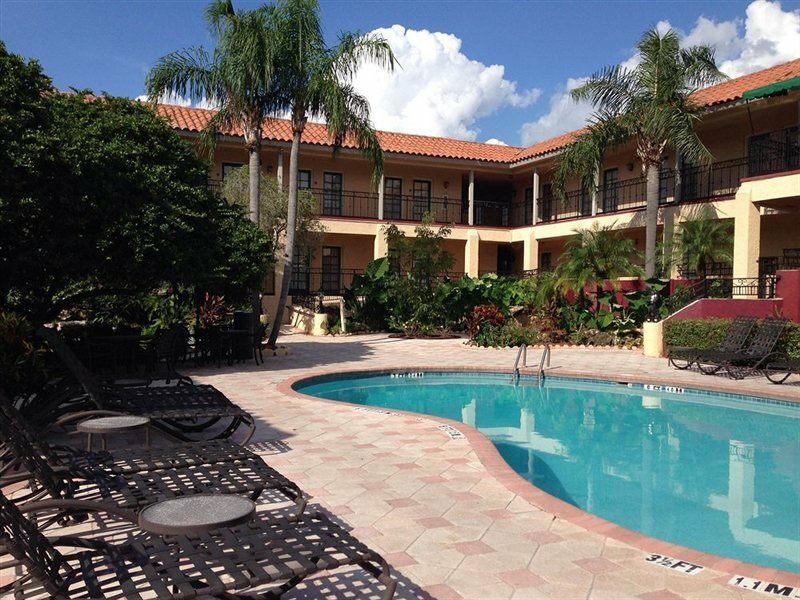 Фото Red Roof Inn Plus+ & Suites Tampa