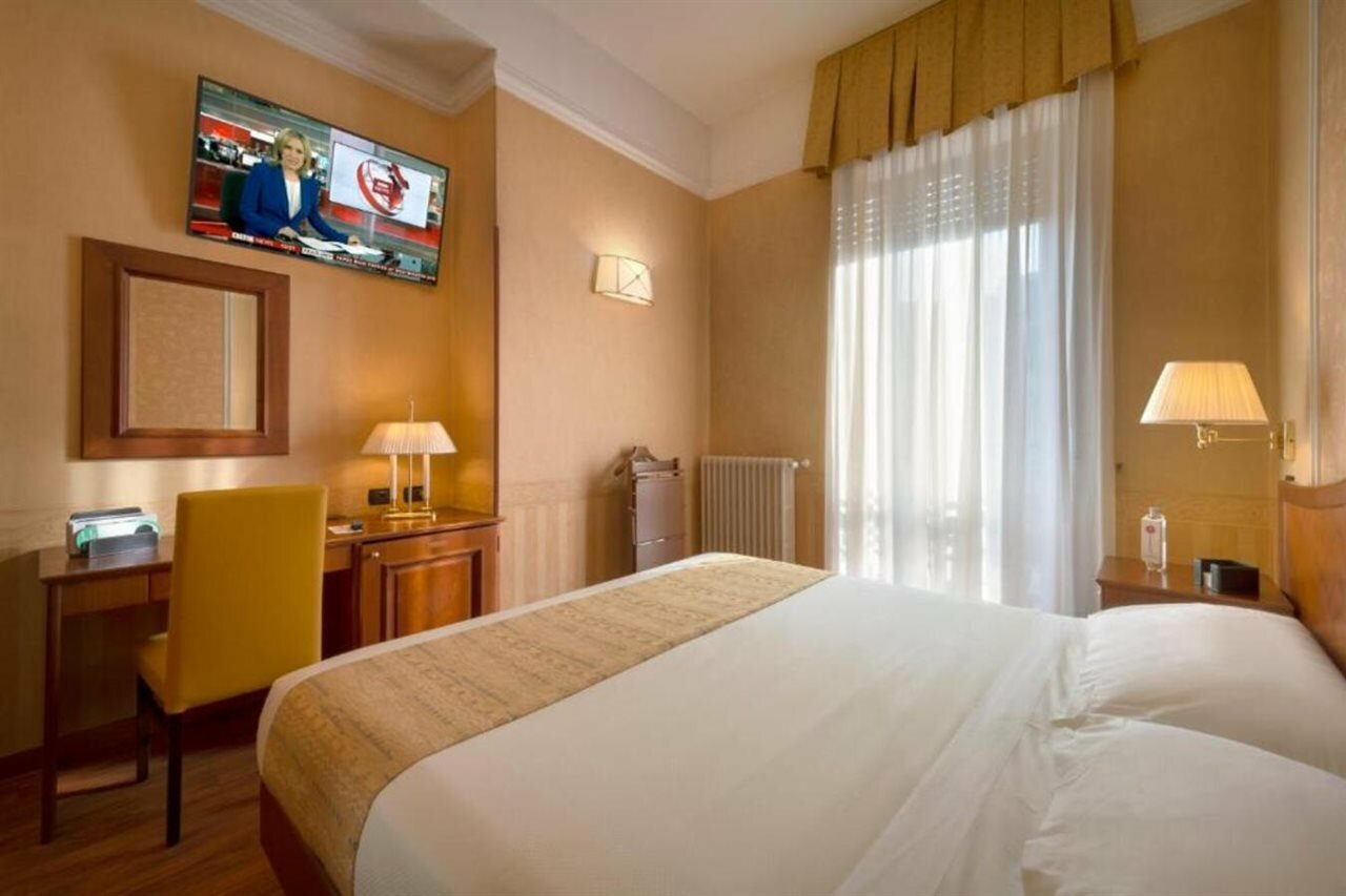 Фото Lancaster Hotel