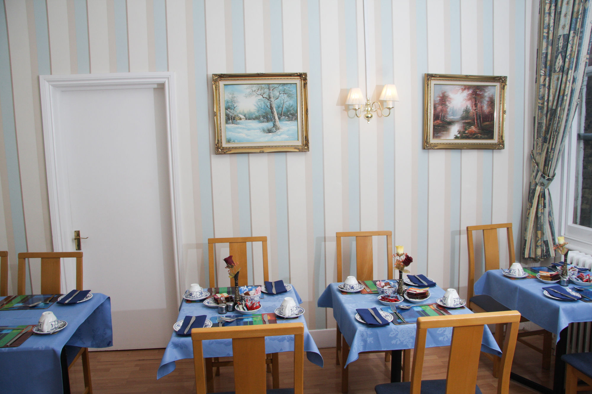 Фото Dawson House Hotel