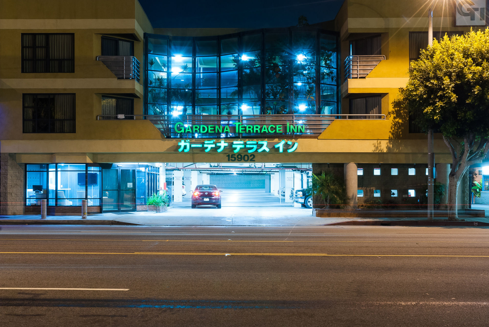 Фото отеля 1