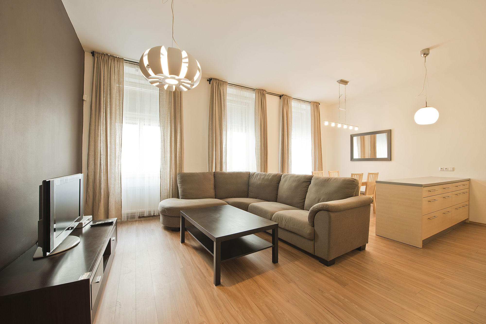 Фото Апартаменты DownTown Suites Kodaňská