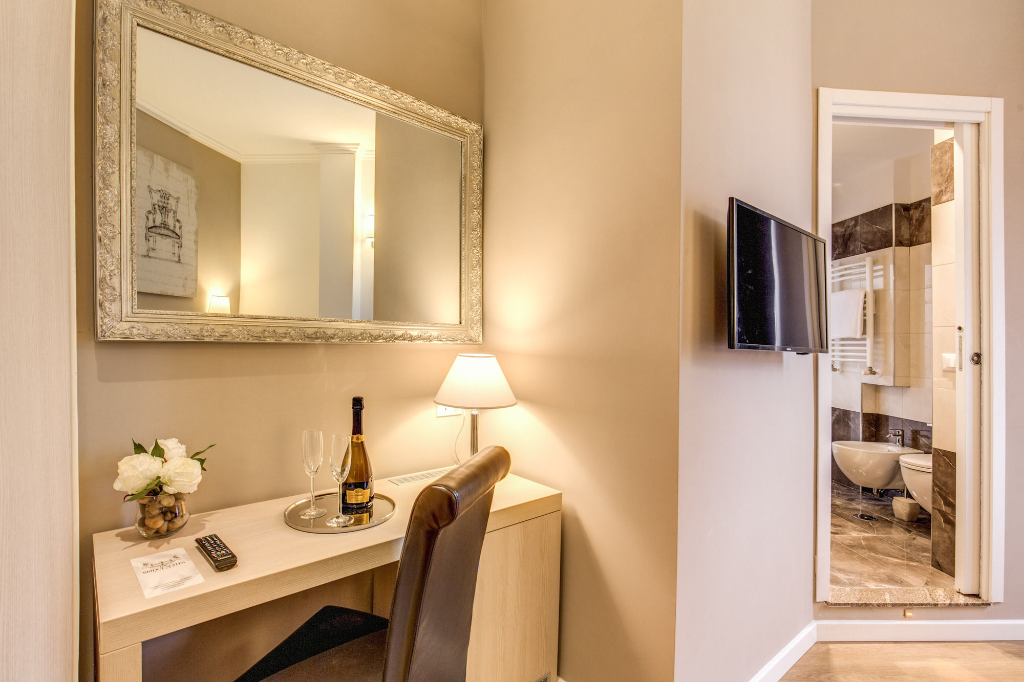 Фото The Bridge Suites