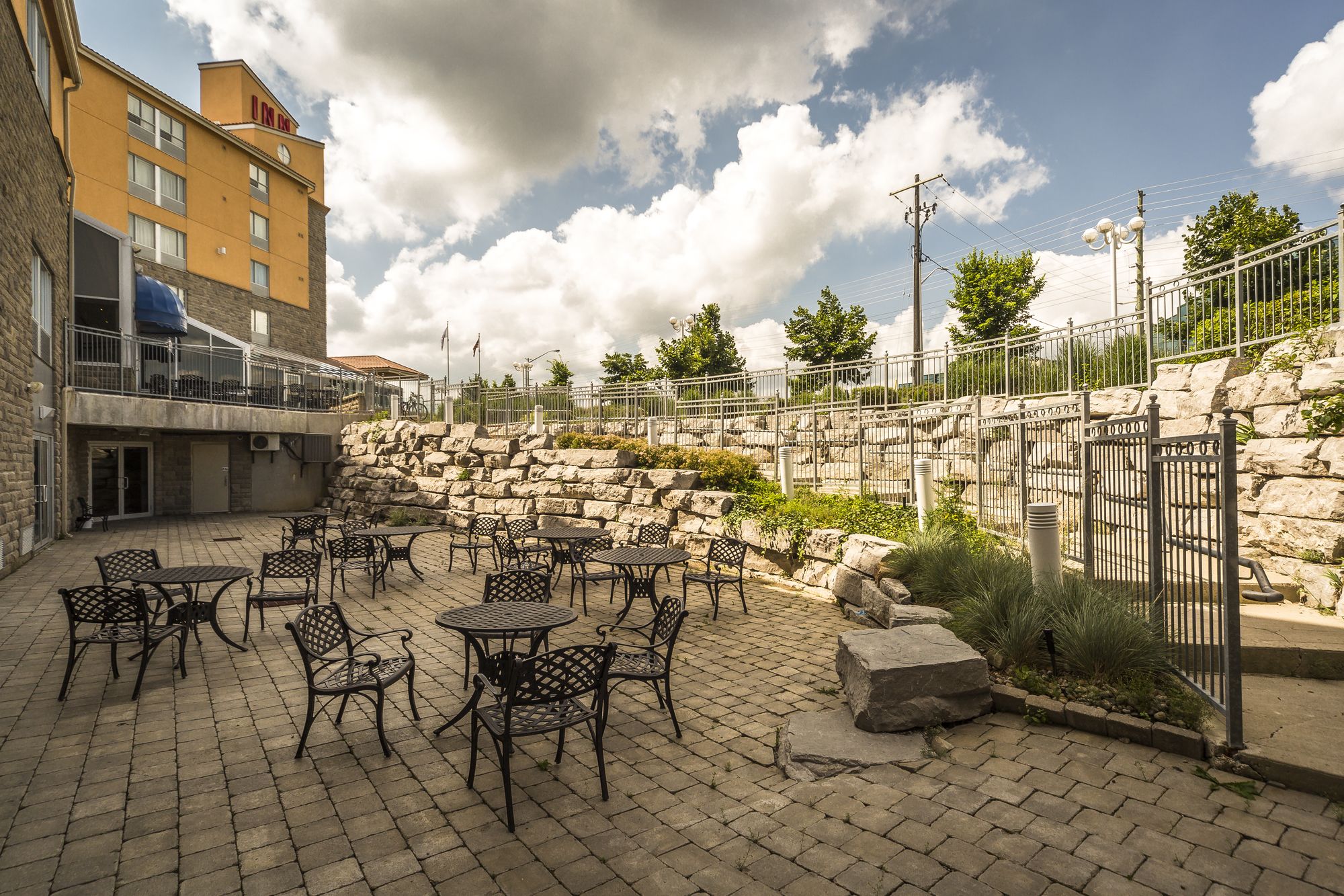 Фото Monte Carlo Inn & Suites Downtown Markham