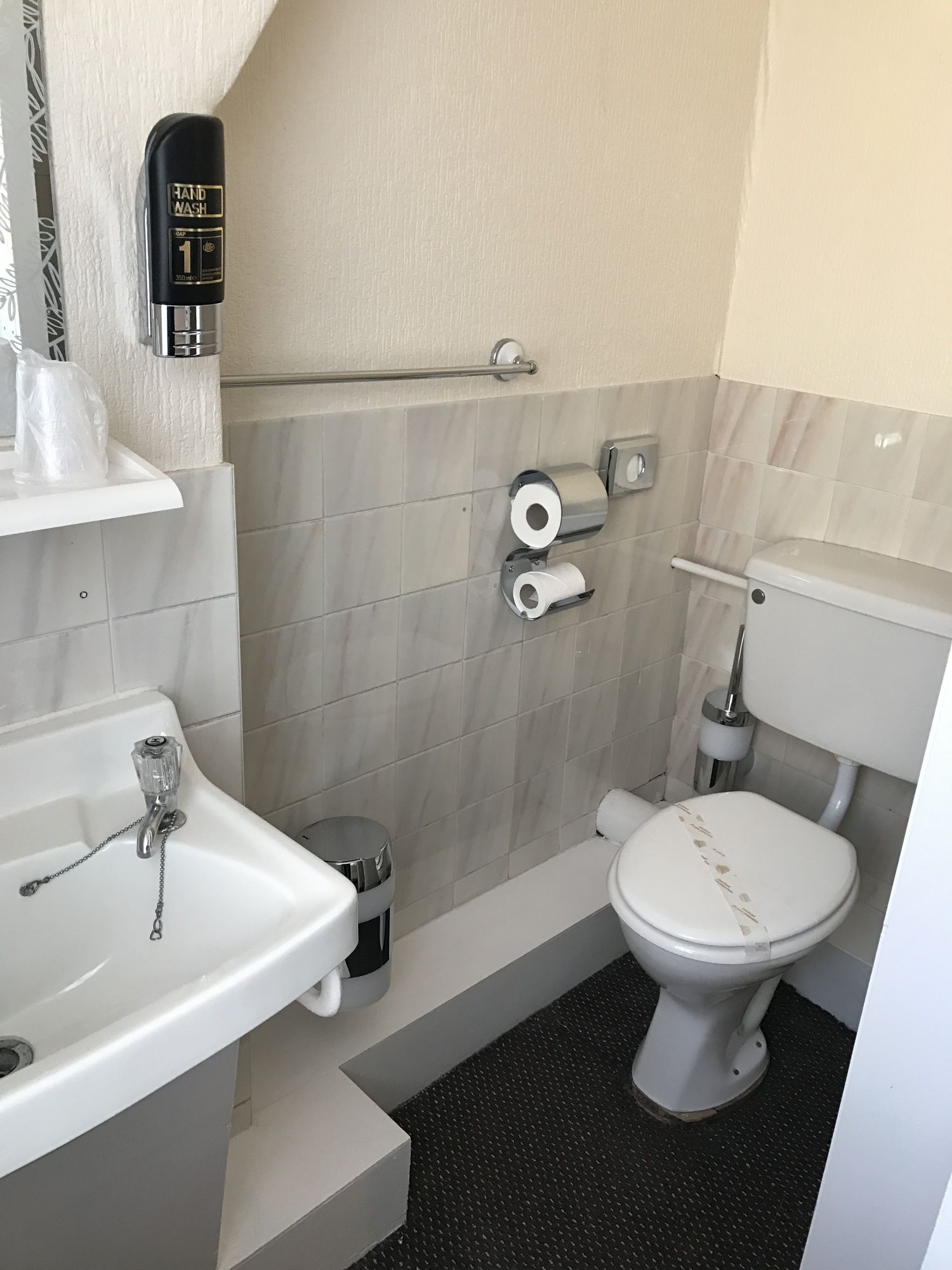 Фото Queens Plaza Hotel