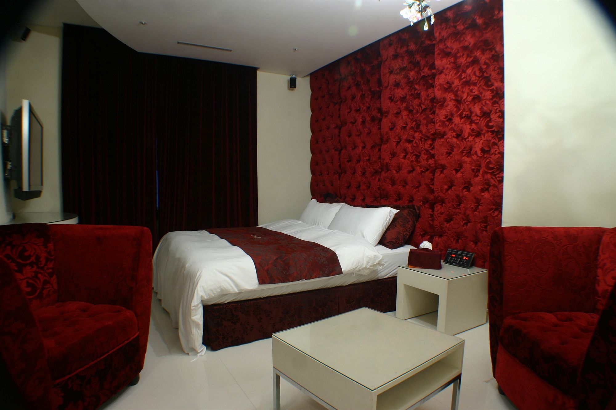 Фото Partyz Hotel
