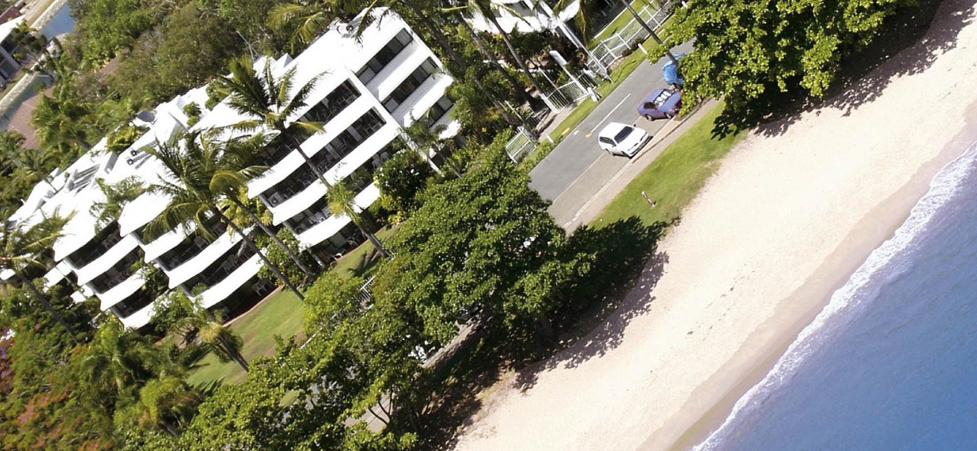 Фото Beachfront Apartments on Trinity Beach