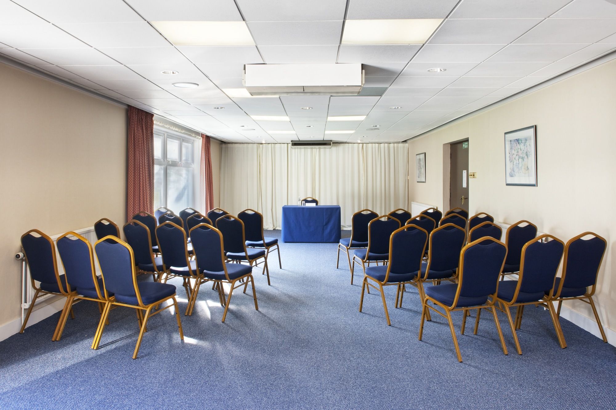 Фото Holiday Inn Newport, an Ihg Hotel