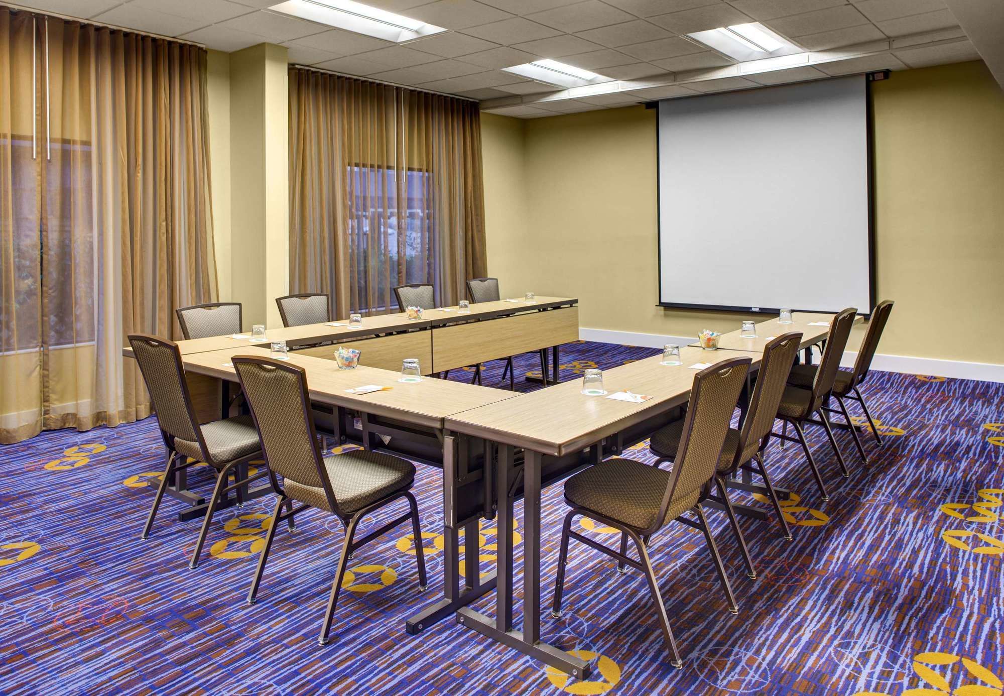 Фото Courtyard by Marriott Vanderbilt-West End