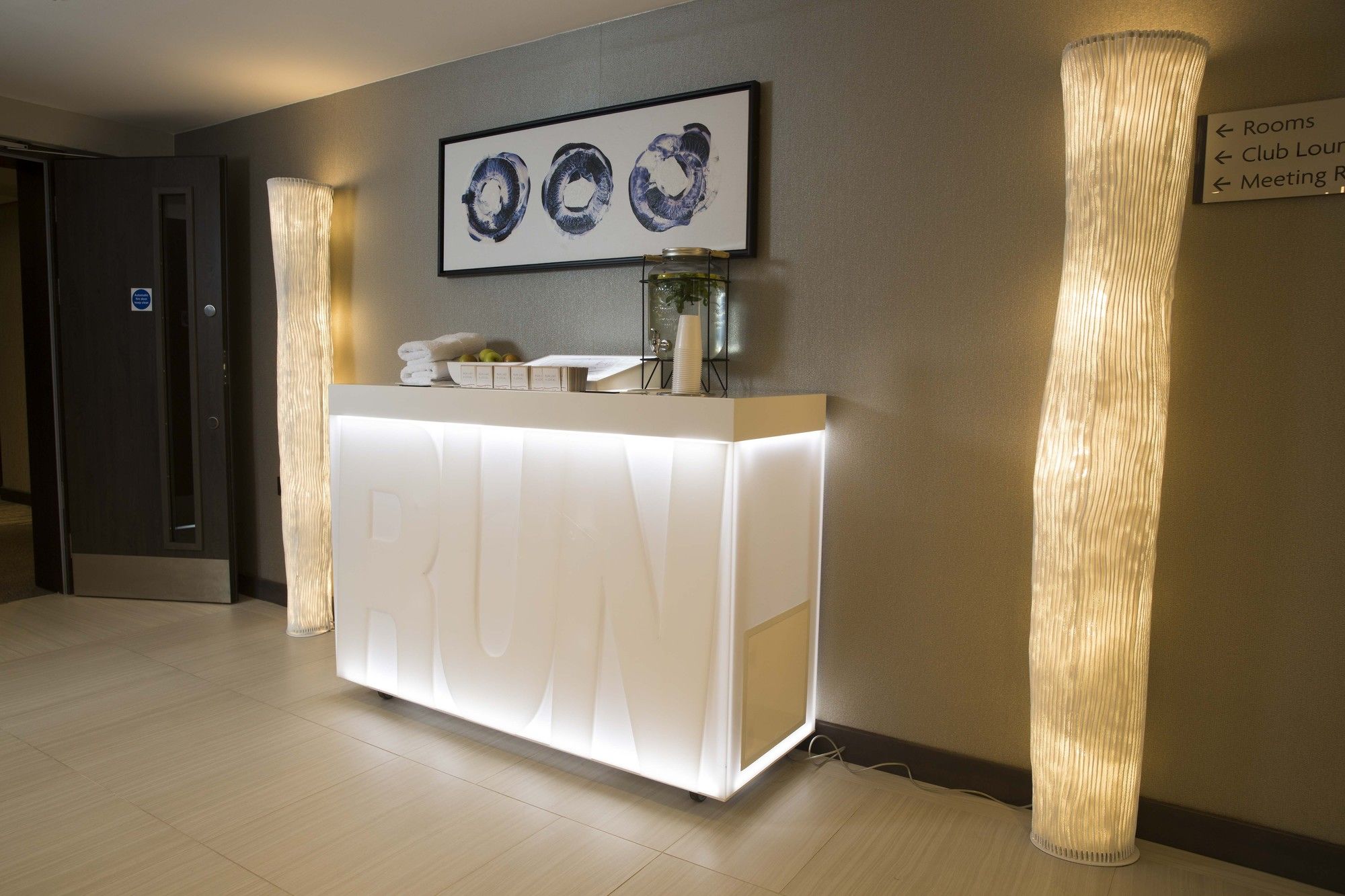 Фото Crowne Plaza Basingstoke