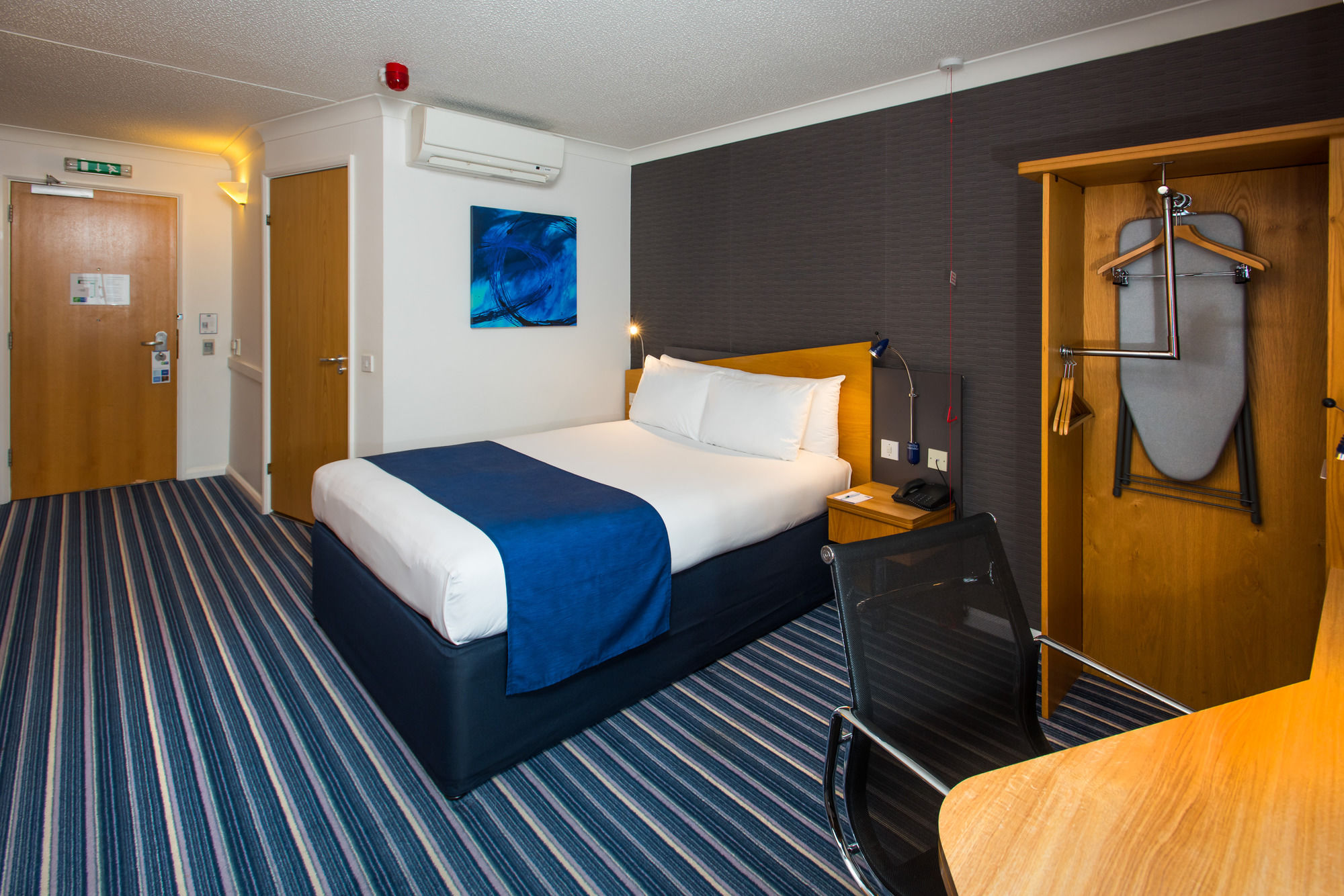 Фото Holiday Inn Express Bristol - Filton, an Ihg Hotel