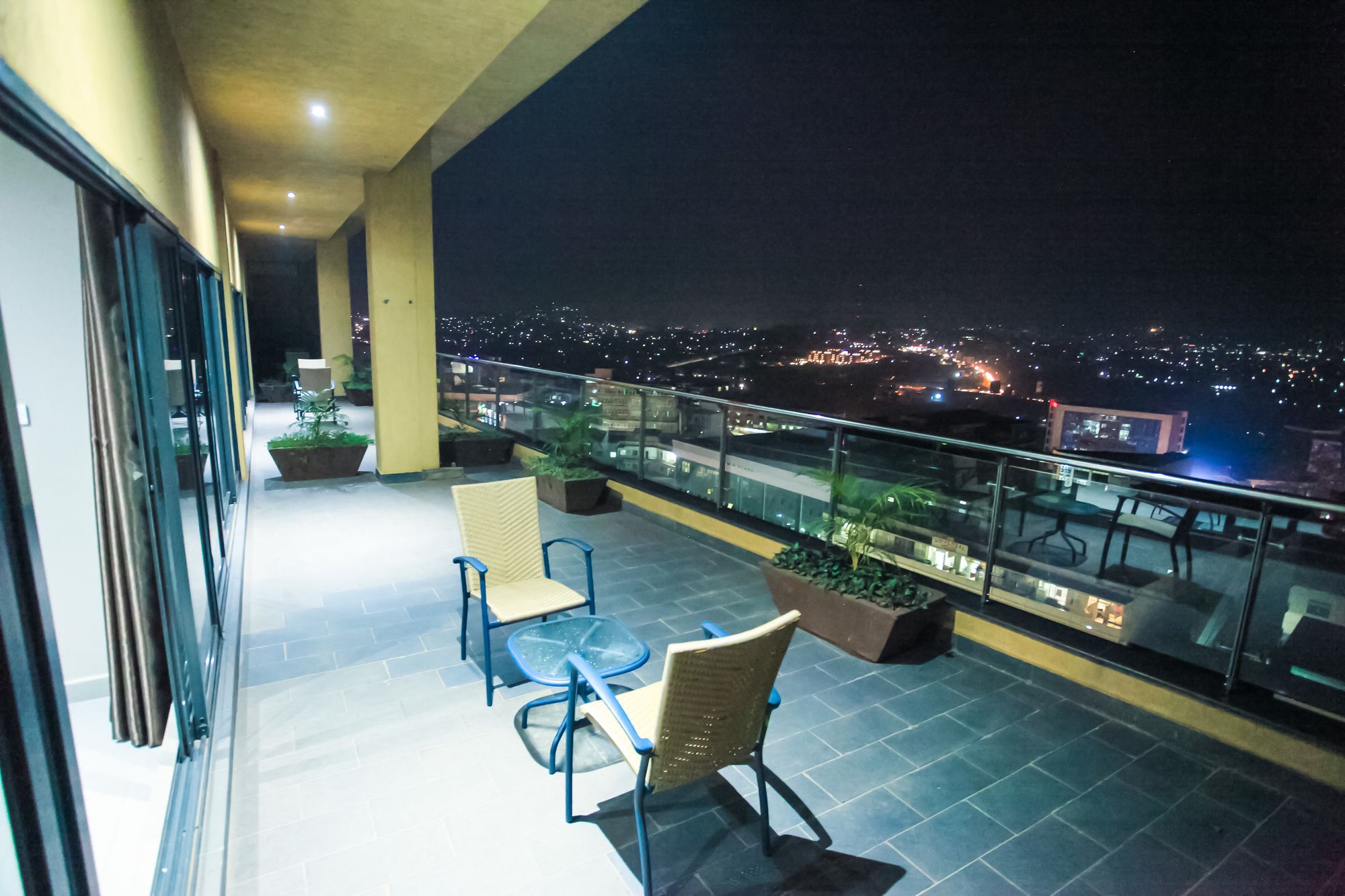 Фото Boulevard Suites