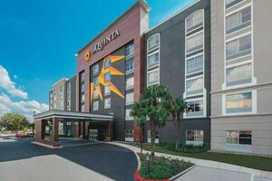 Гостиница La Quinta Inn & Suites by Wyndham San Antonio Downtown