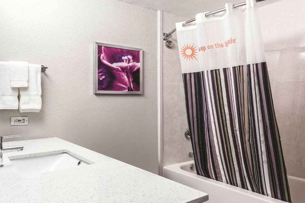 Фото La Quinta Inn & Suites by Wyndham San Antonio Downtown