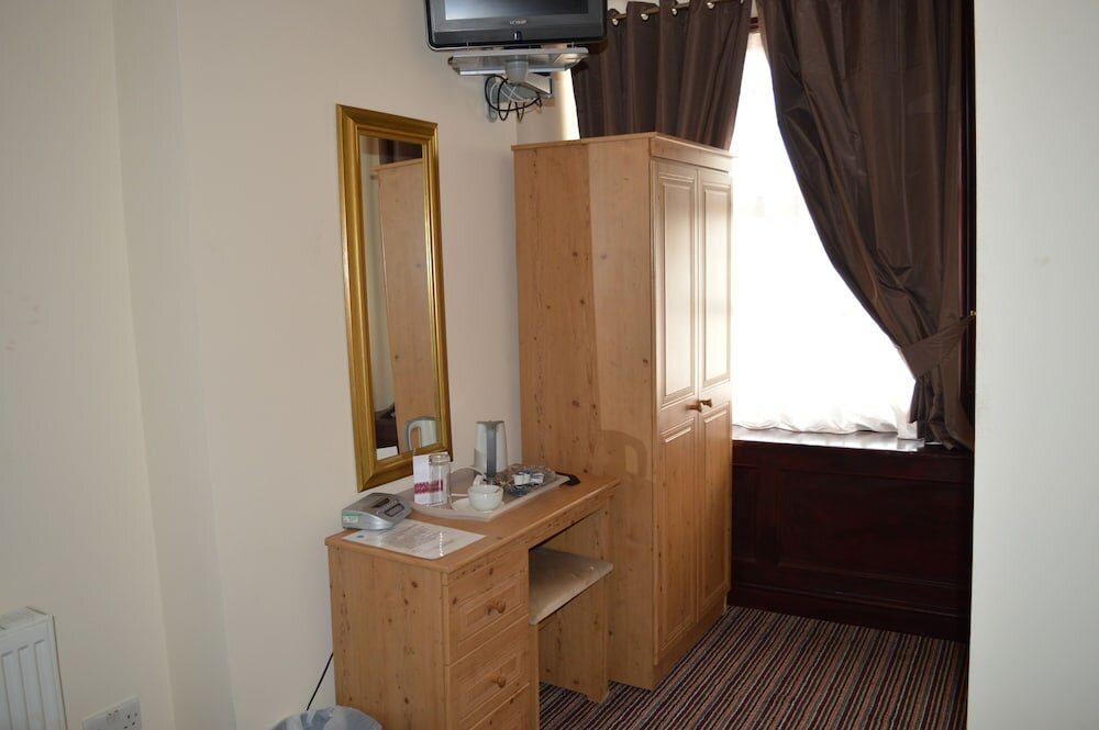 Фото The Globe Hotel