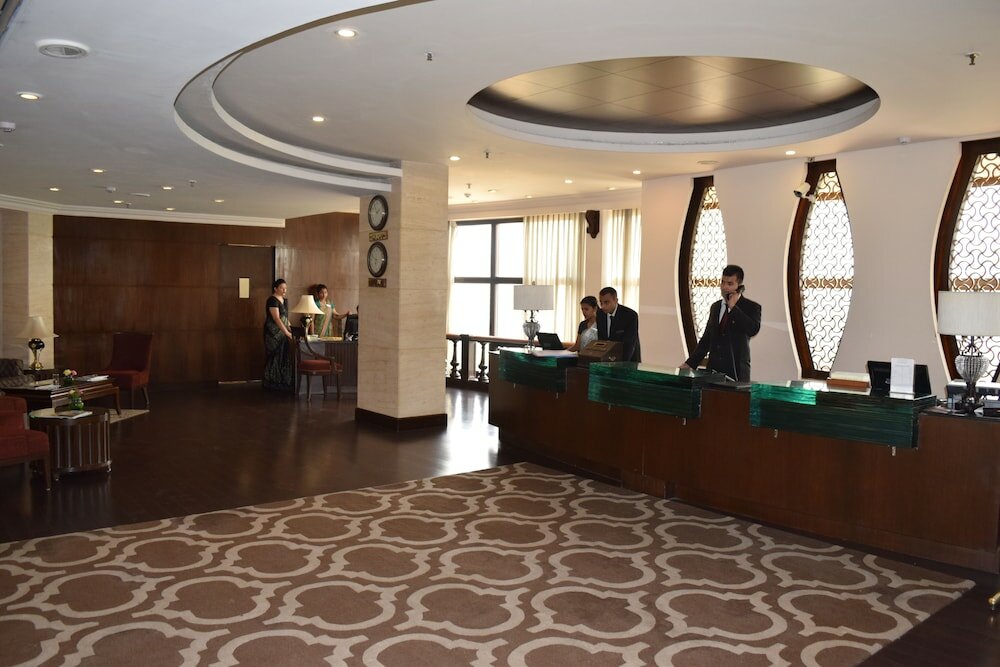 Фото The Bristol Hotel