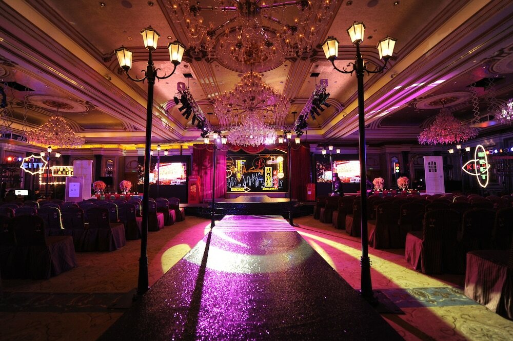 Фото Legendale Hotel Beijing