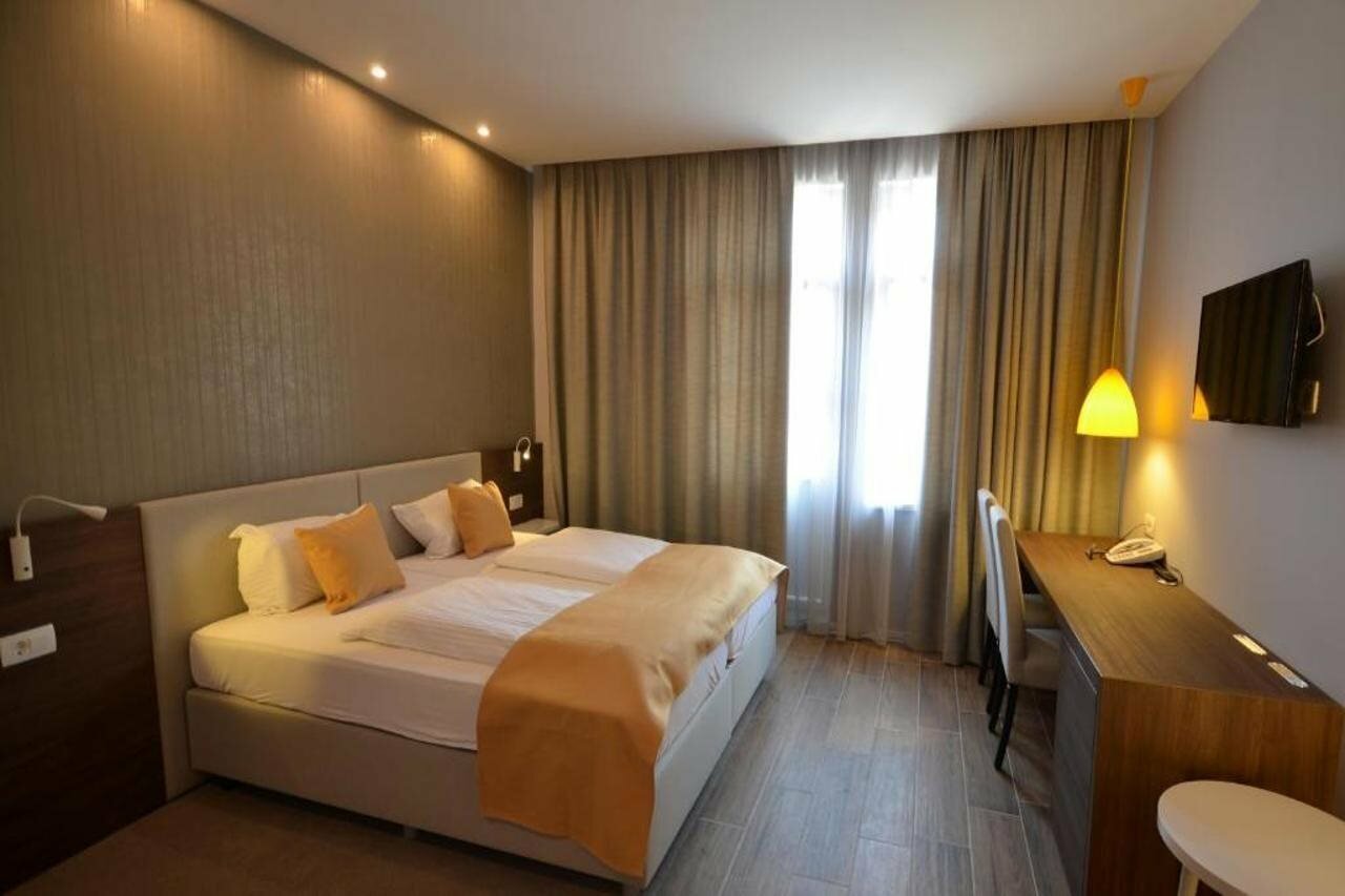 Фото Emonec Hotel