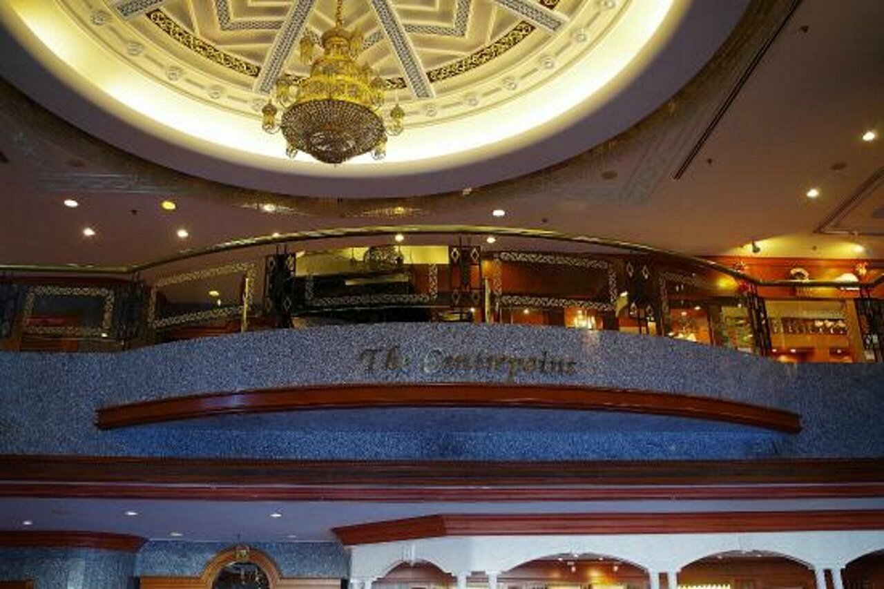 Фото The Centrepoint Hotel