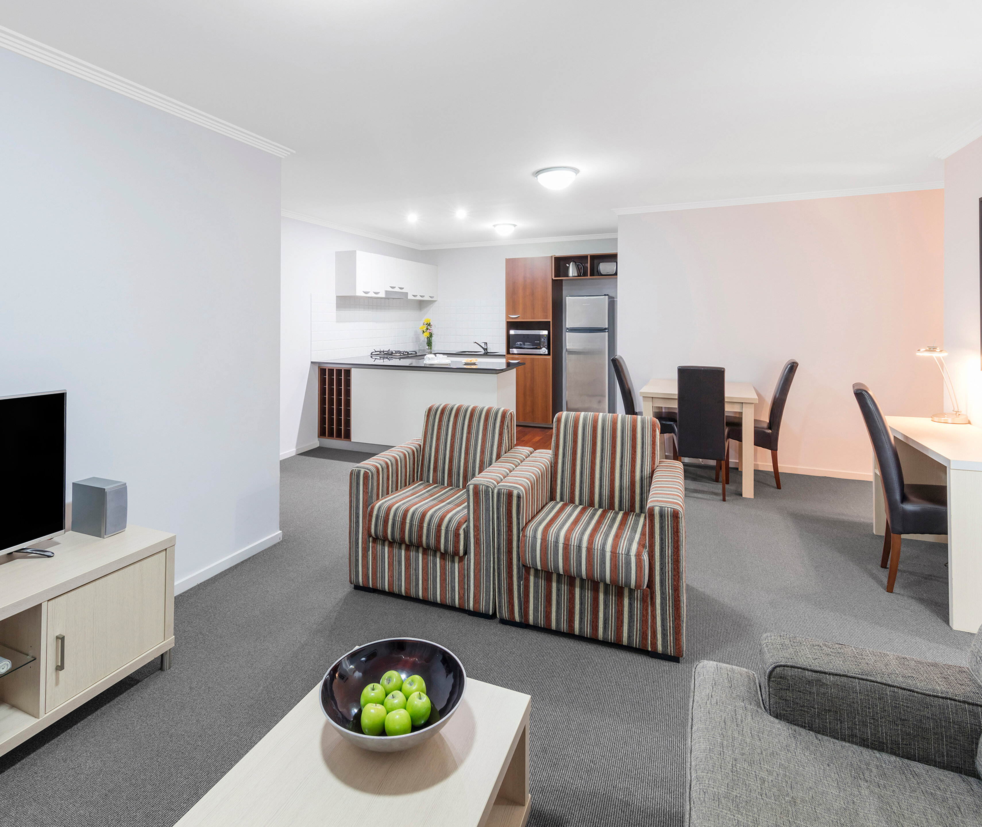 Фото Oaks Brisbane Lexicon Suites