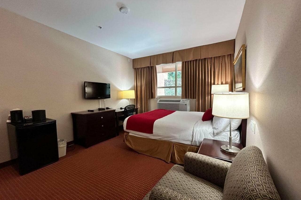 Фото SureStay by Best Western Richmond Vancouver Airport