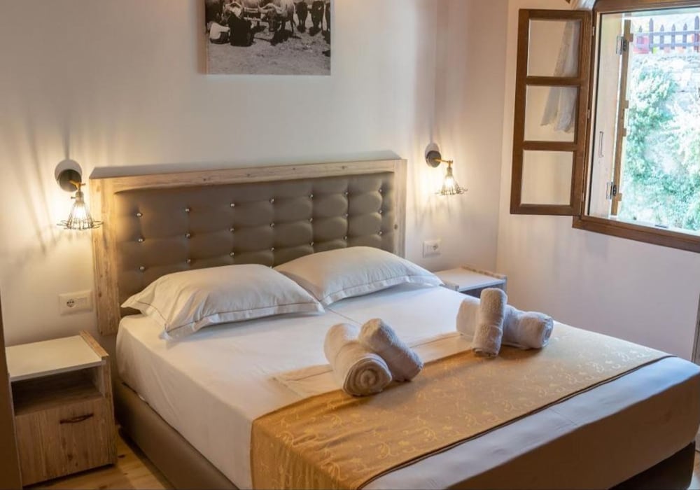 Фото Hotel Kapllani