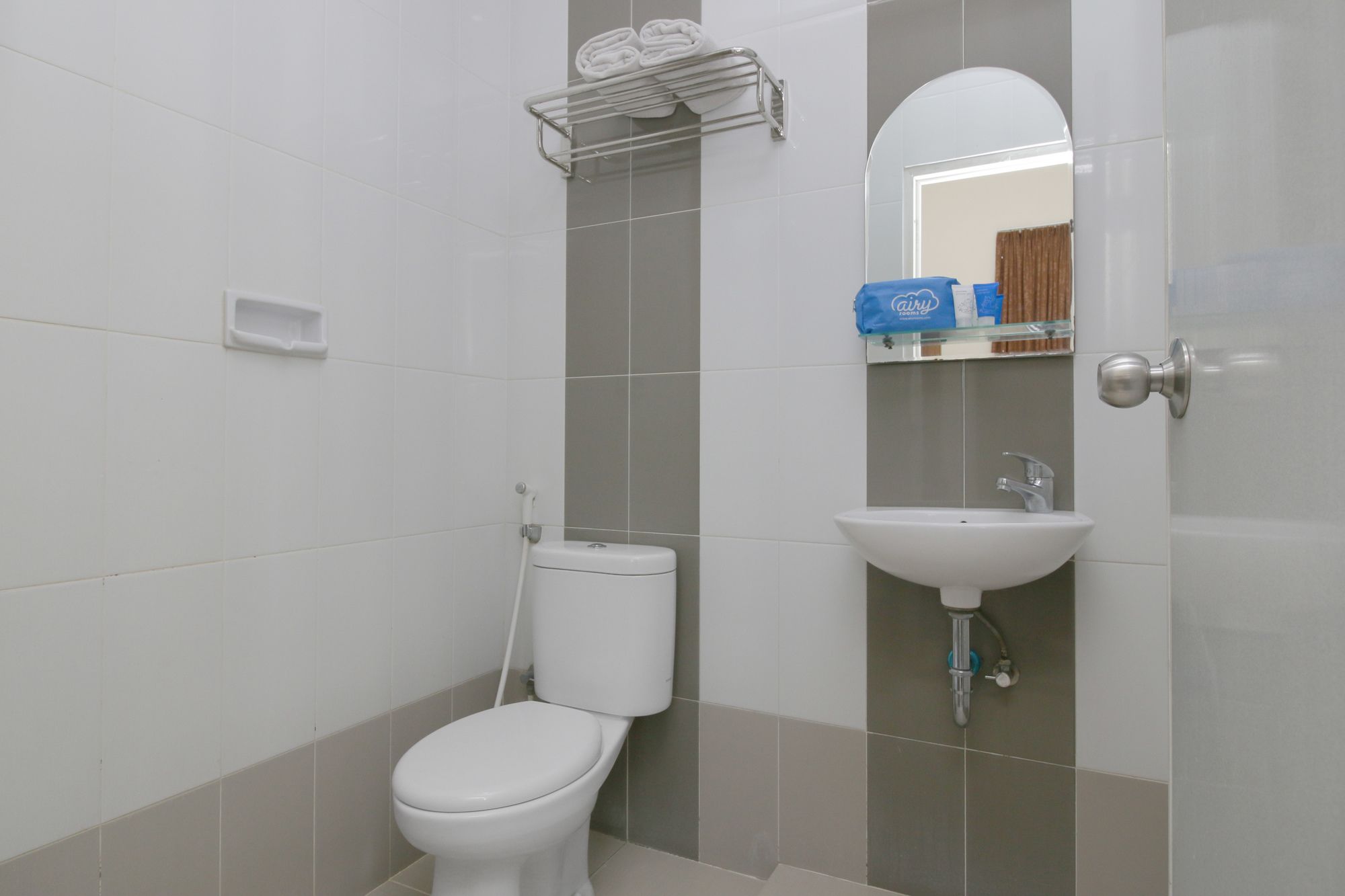 Фото Airy Bandara Ahmad Yani Anjasmoro Raya 74 Semarang