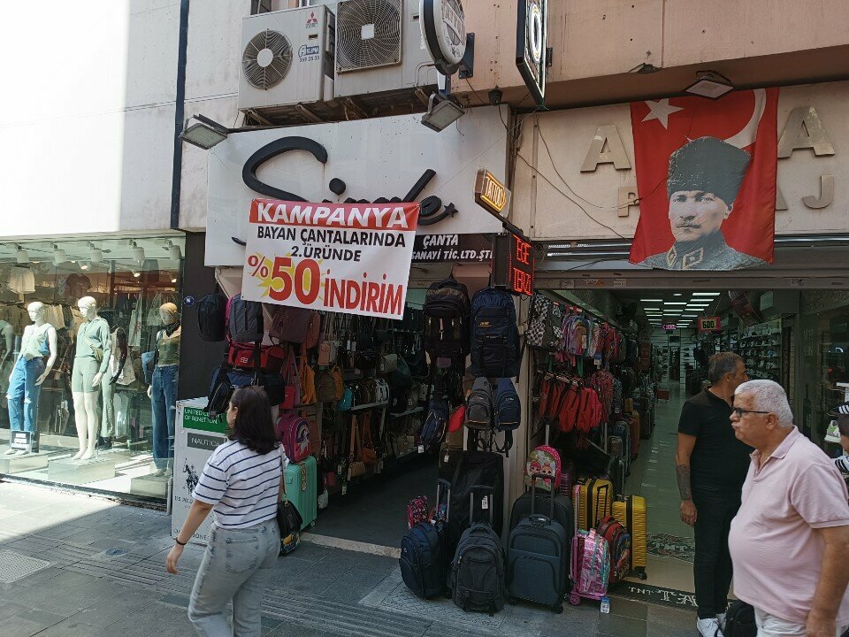 Bags and suitcases store Delsolera, Izmir, photo