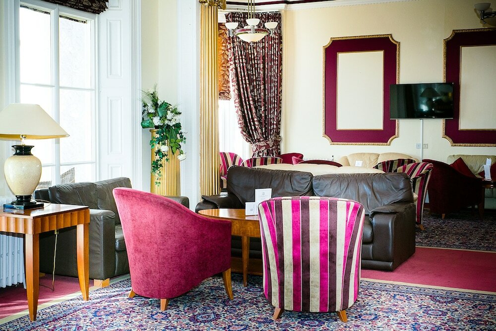 Фото The Cumberland Hotel