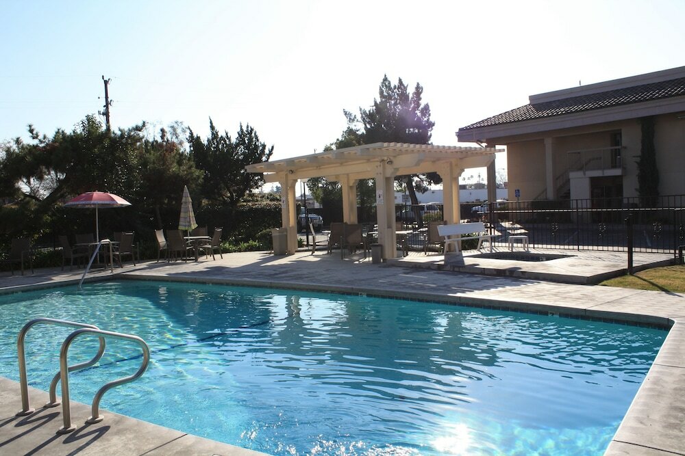 Фото Best Western Village Inn