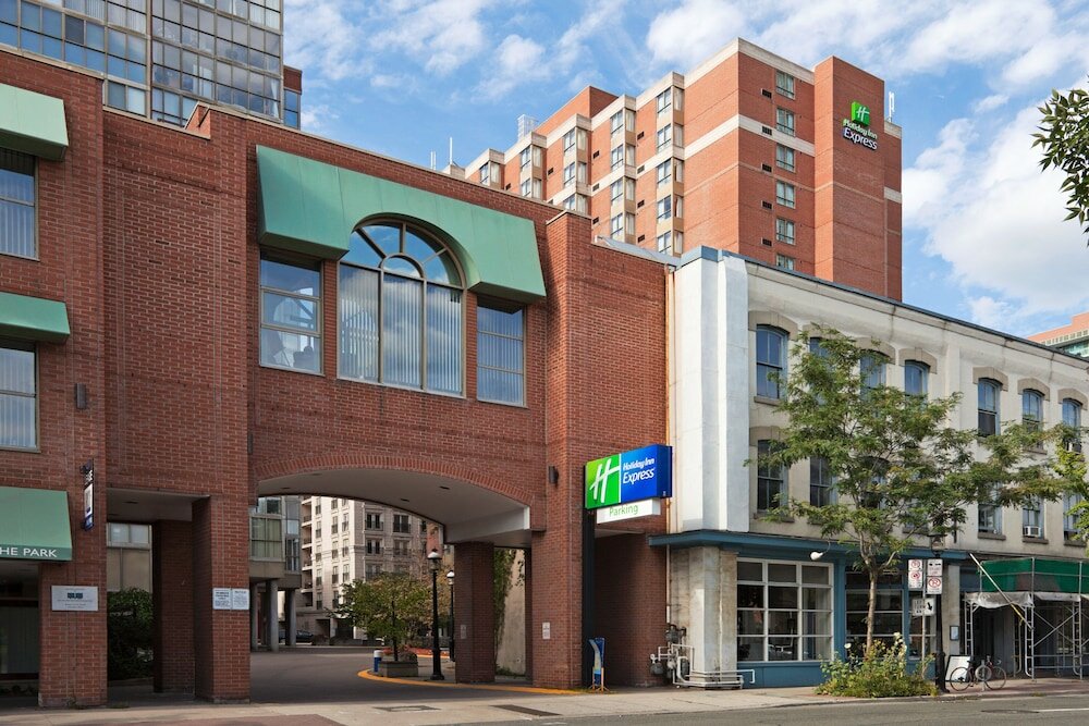 Фото Holiday Inn Express Toronto - Downtown, an Ihg Hotel