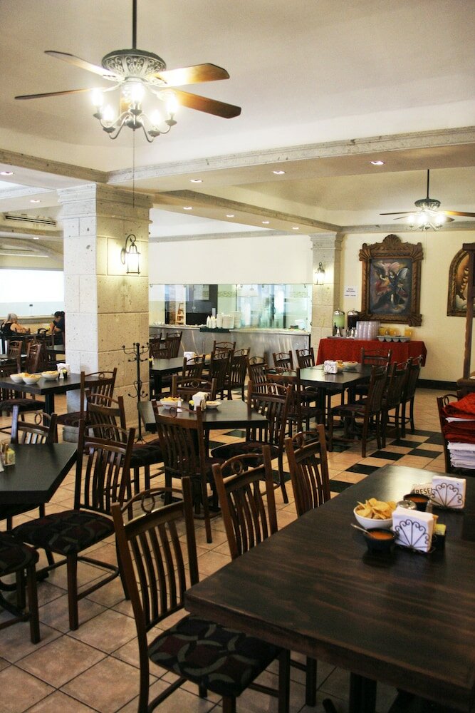 Фото Hotel El Camino Inn & Suites