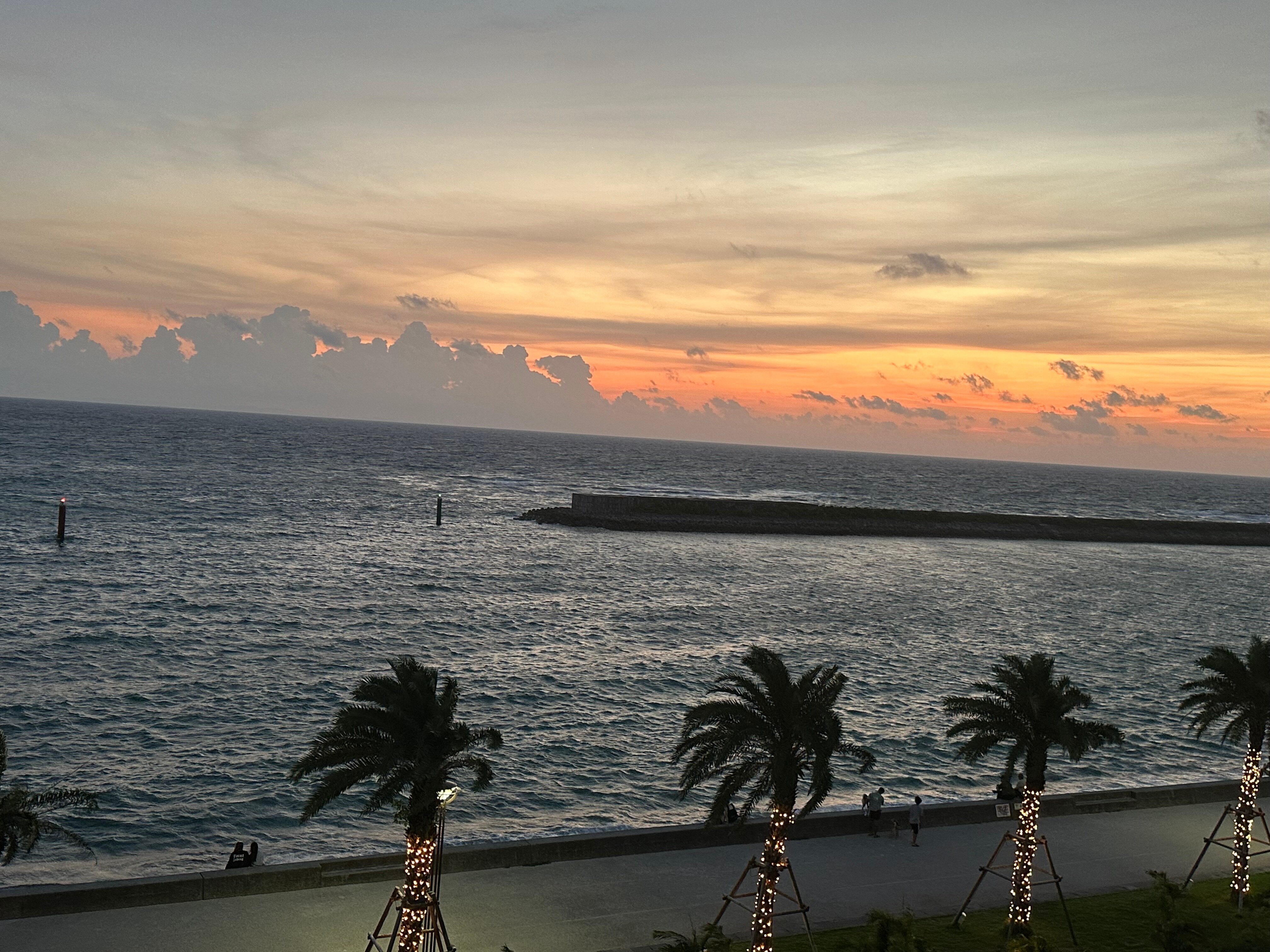 Фото DoubleTree by Hilton Okinawa Chatan Resort