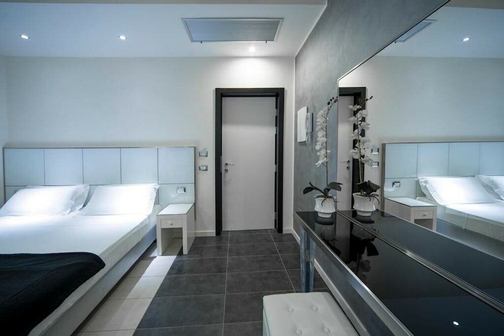 Фото Atmosphere Suite Hotel