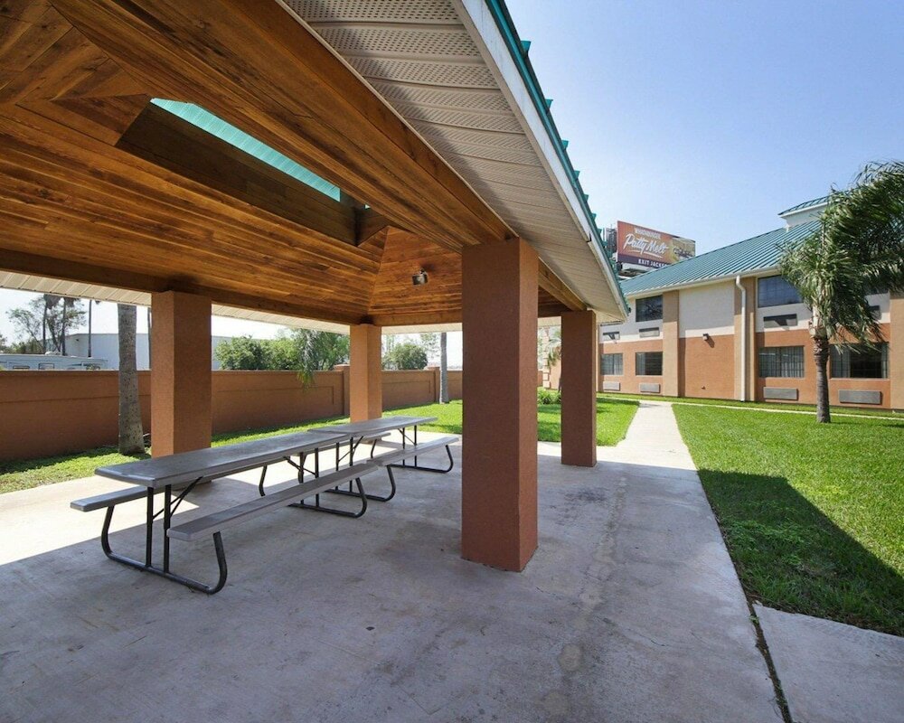 Фото Americas Best Value Inn Pharr