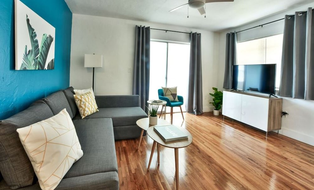 Фото Broadway Suites Downtown by RocketSTAY