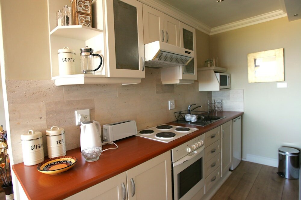 Фото Dolphin Inn Guesthouse