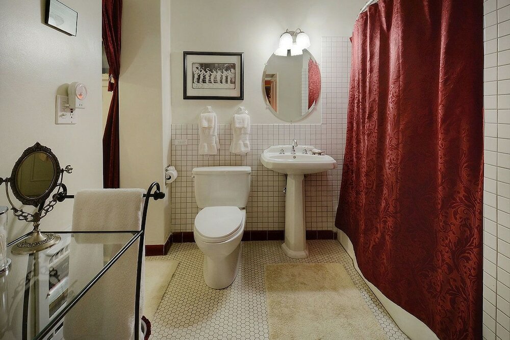 Фото The Blenman Inn