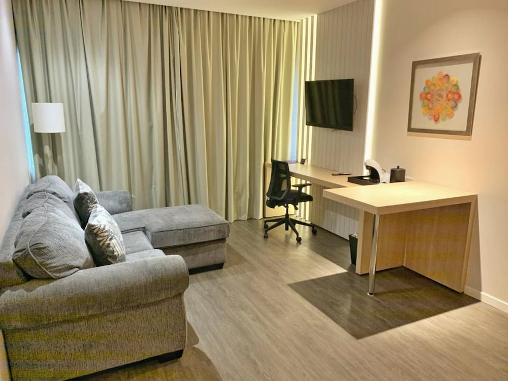 Фото Holiday Inn Express Asuncion Aviadores, an Ihg Hotel