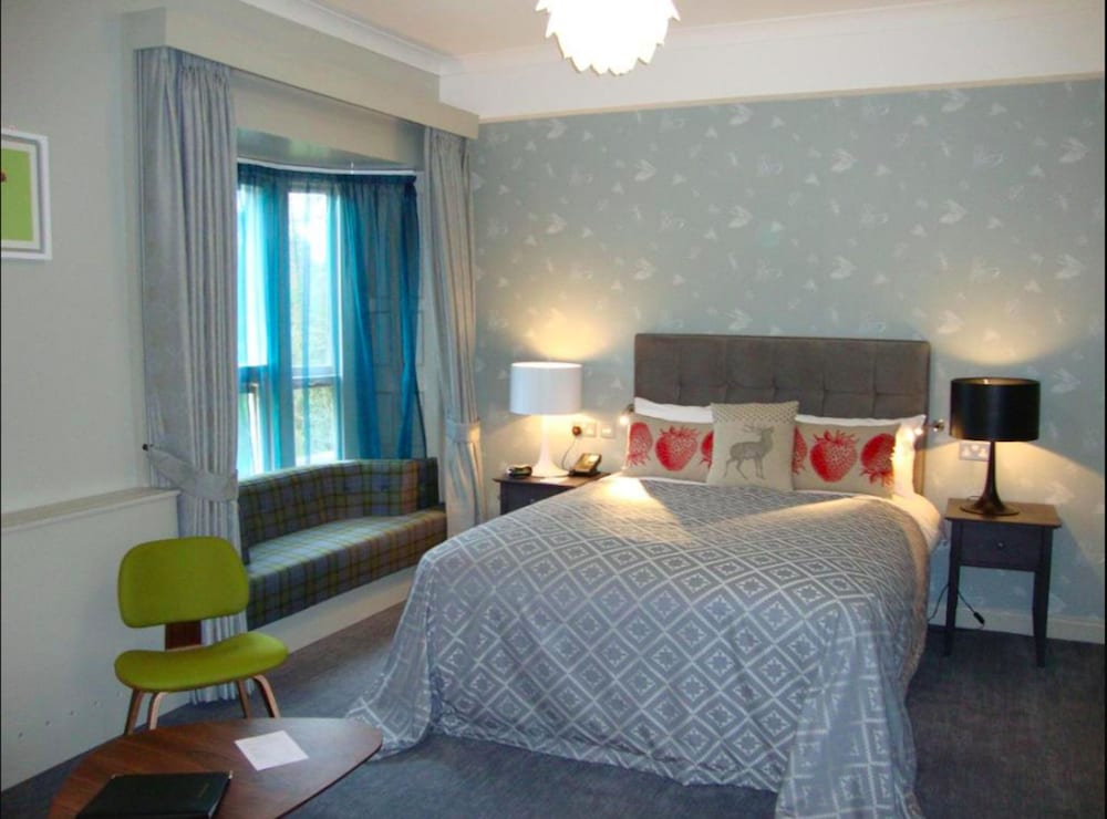 Фото Coulsdon Manor Hotel and Golf Club