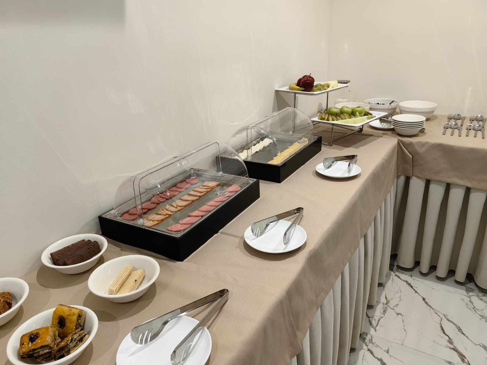 Фото Reikartz Qarshi Hotel