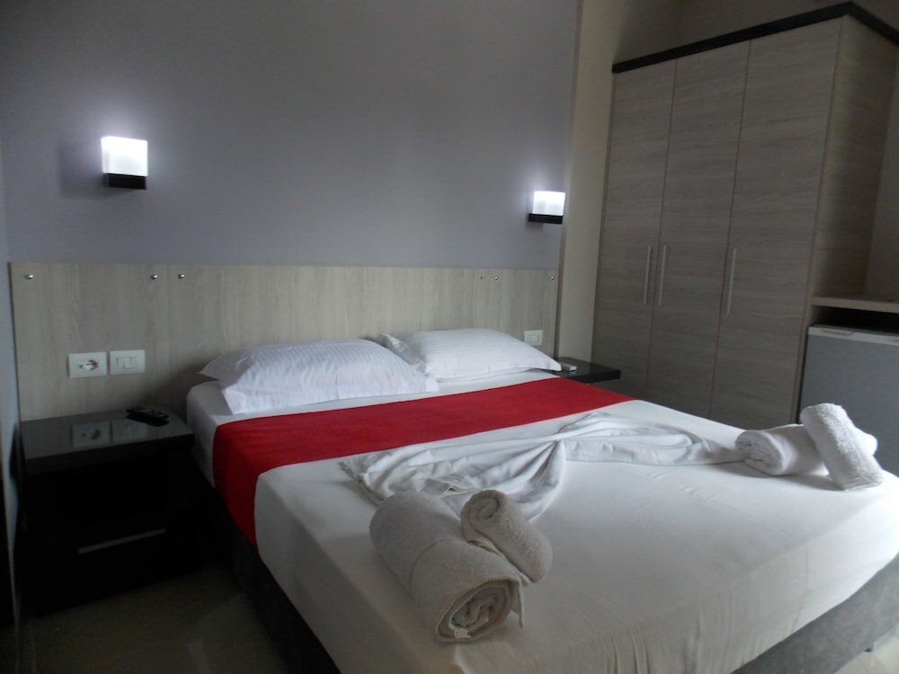 Фото Hotel Villa Qendra