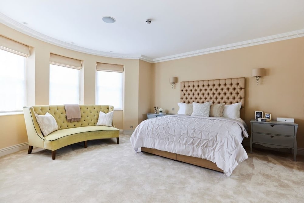 Фото The Chelsea Escape - Spacious 5bdr Flat With Garden