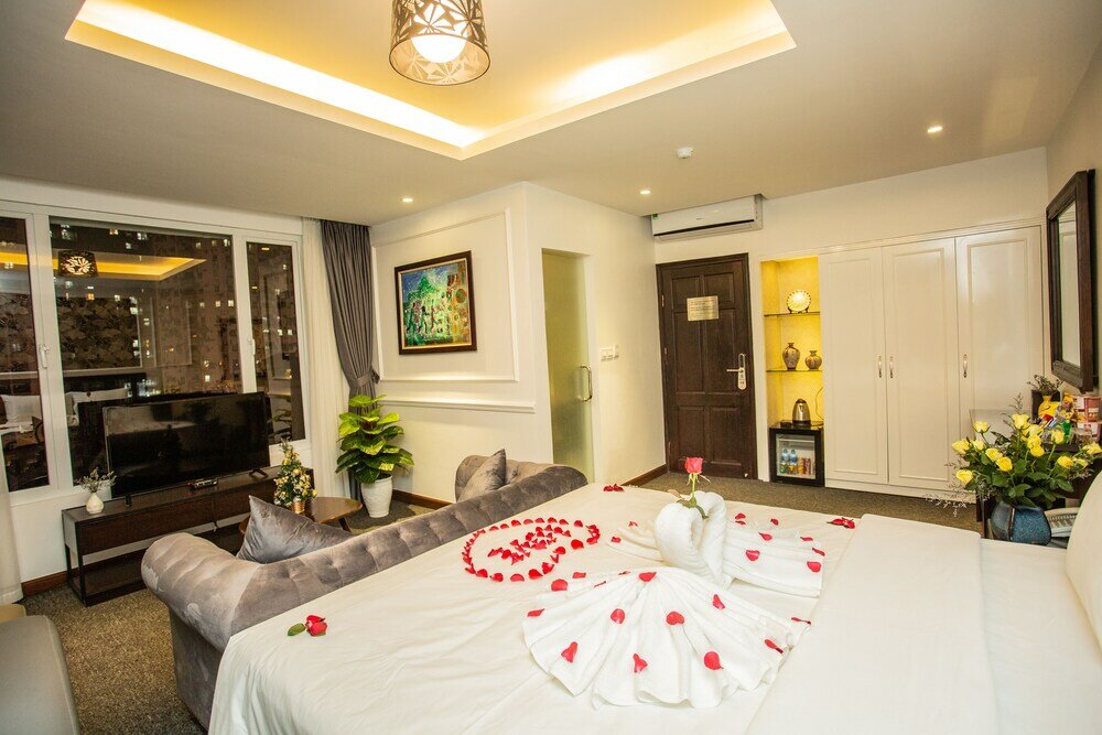 Фото Adeline Hotel