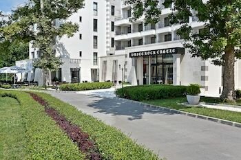 Фото White Rock Castle Hotel