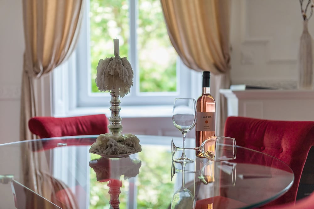 Фото Music Academy Bedroom Suite Café Vian Apartman Kft