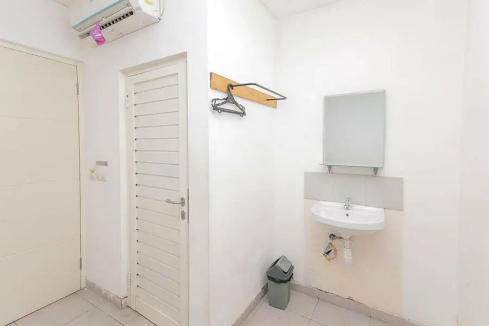 Фото RedDoorz near Kaza Mall Surabaya